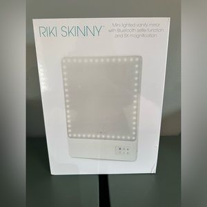 NEW IN BOX RIKI SKINNY MIRROR